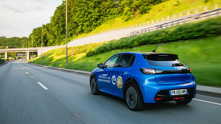 Tesla Model 3 και Peugeot 208 ταχύτερα σε διαγωνισμό ηλεκτρικών αυτοκινήτων